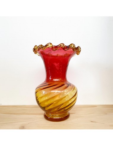 Vase verre soufflé torsadé rouge Amélioration de cerveau avec