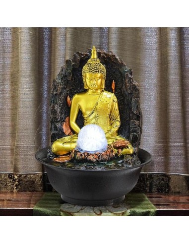 Fontaine avec Bouddha hantent personnes